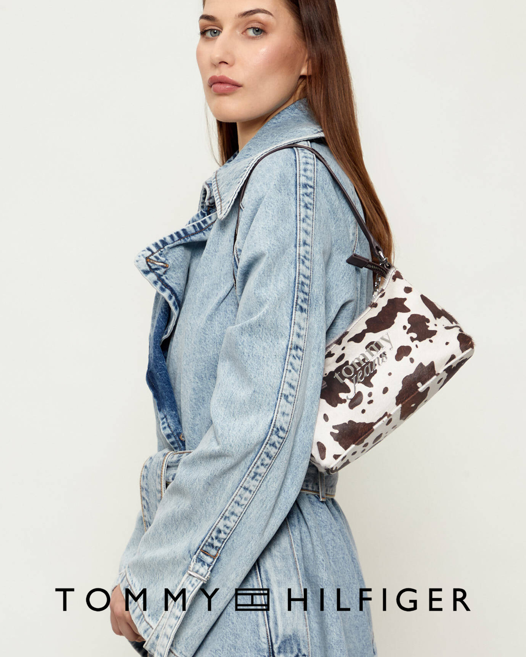 TOMMY HILFIGER ❤
#newcolletion 

W60160629D70 - 175,90€
__________________________
Αγορές σε Επώνυμα brands
ONLINE στο kalista.gr 🛍
ΔΩΡΕΑΝ ΜΕΤΑΦΟΡΙΚΑ ΓΙΑ ΑΓΟΡΕΣ ΑΝΩ ΤΩΝ 50€
📦
Για παραγγελίες ή πληροφορίες:
☎️ Κάλεσε: 210 4971 113